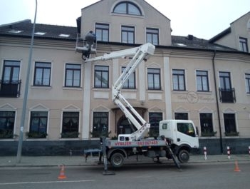 Wycinka i pielęgnacja drzew trudnych z podnośnika